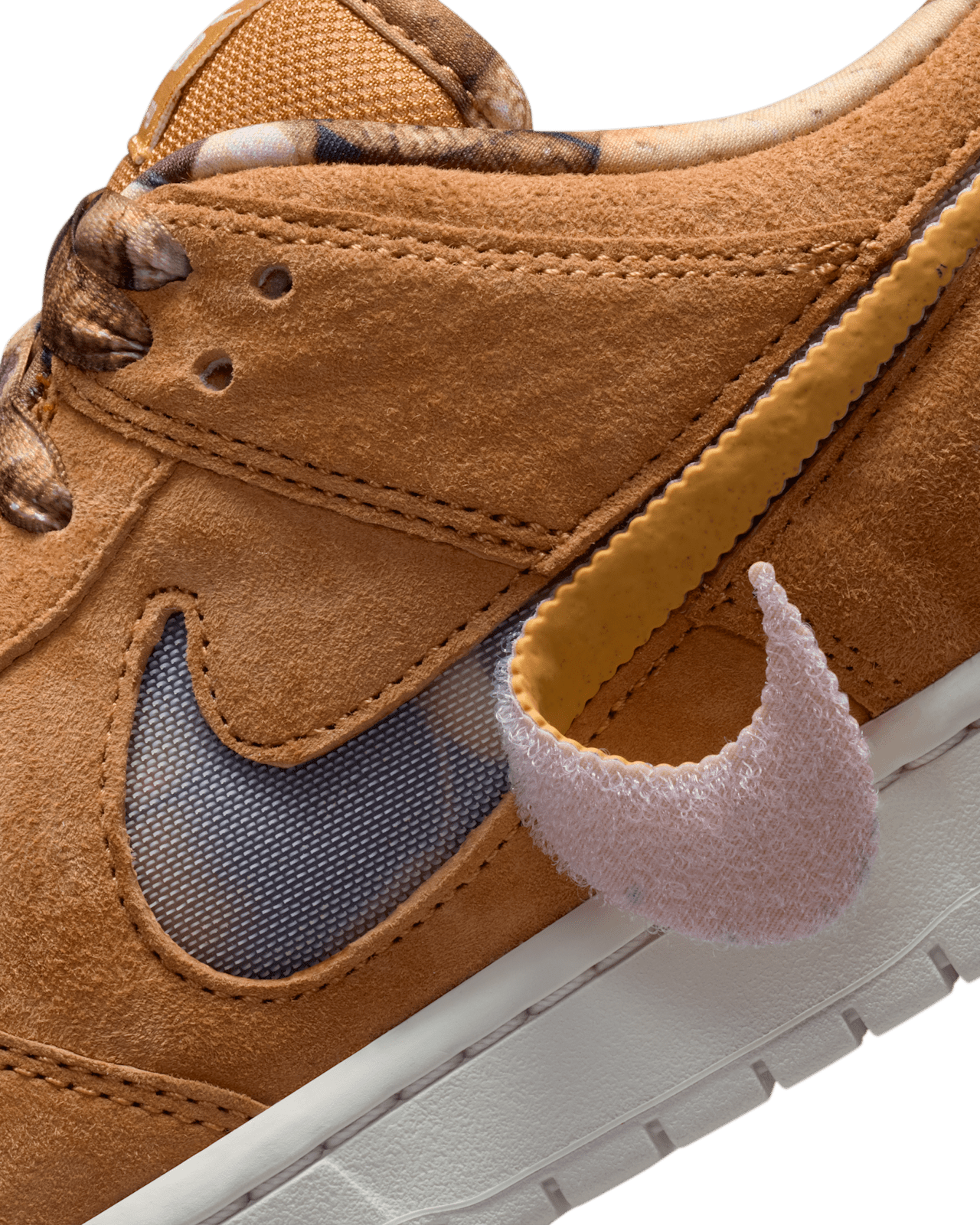 Fecha de lanzamiento de las NOTE Manchester x Nike SB Dunk Low "Flax and Summit White" (IO9508-200)