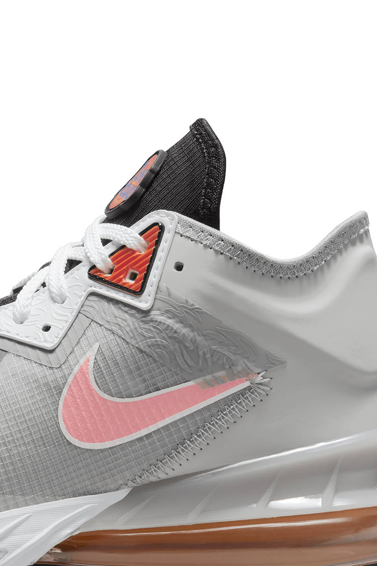 NIKE公式】レブロン 18 LOW 'Bugs vs. Marvin' (CV7562-005 / LBJ LOW SPACE JAM BUGS).  Nike SNKRS