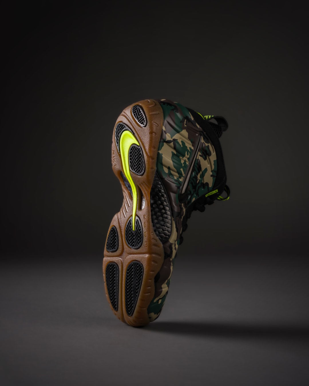 Fecha de lanzamiento de los Air Foamposite Pro "Black and Multi-Color" (IM5204-001)