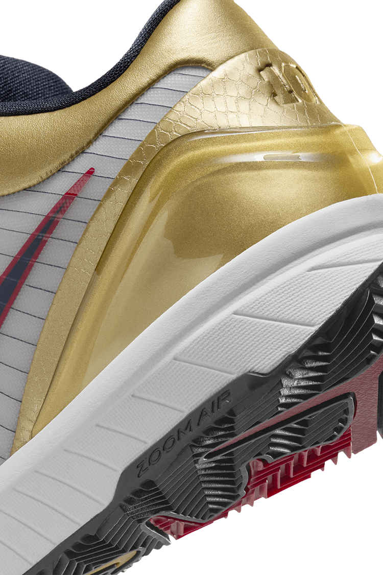 【NIKE公式】コービー 4 プロトロ 'Metallic Gold and Dark Obsidian' (FQ3544-100 / KOBE 4 PROTRO)