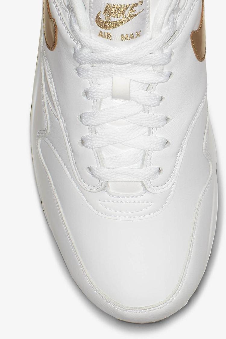 Nike Air Max 90/1 'White & Metallic Gold' Release Date