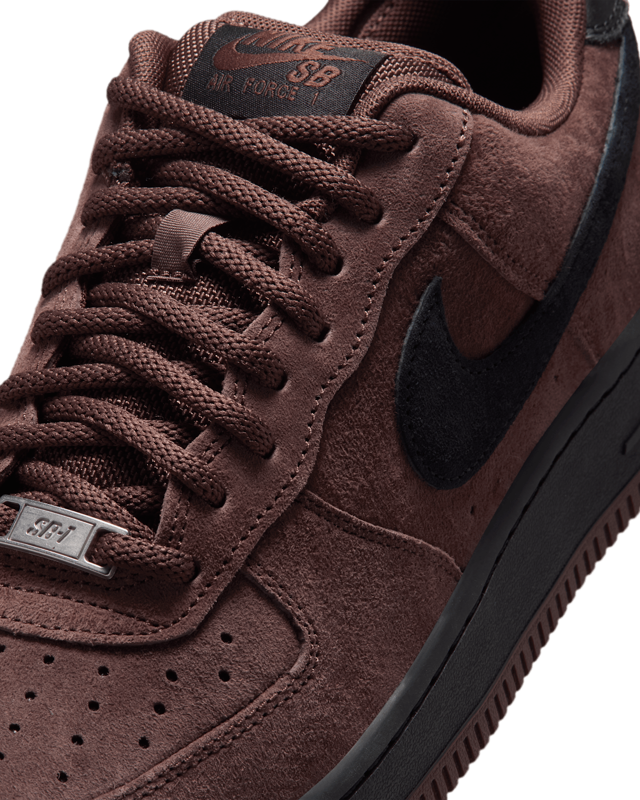 Fecha de lanzamiento de los Nike SB Air Force 1 Low "Light Chocolate" (HM8517-201) 