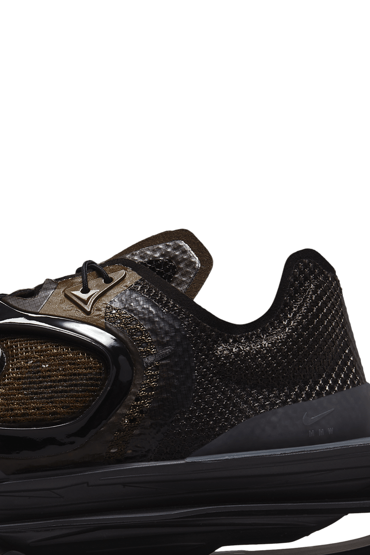วันเปิดตัว Zoom 004 x MMW “Baroque Brown” (CU0676-201)