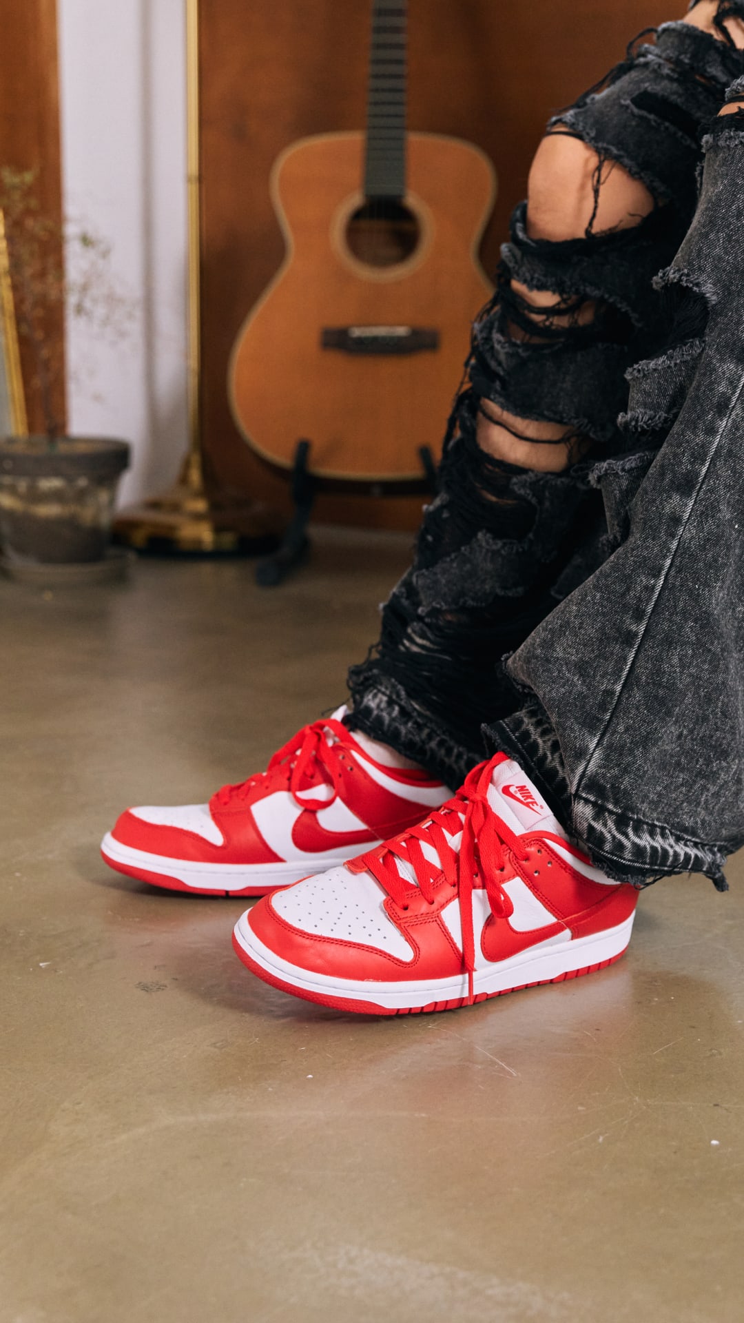 SNKRS Style: Dunk Low SP 'White and University Red'