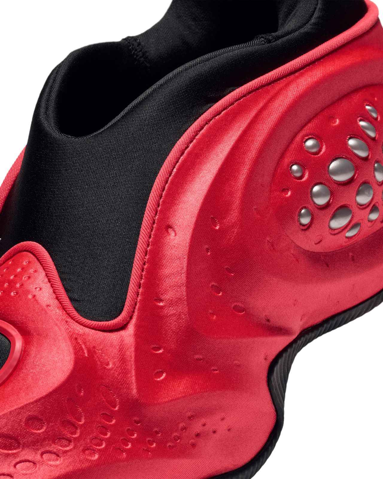 วันเปิดตัว First Sight Shadow "Light Crimson and Metallic Silver" ผู้หญิง (HQ2410-600)