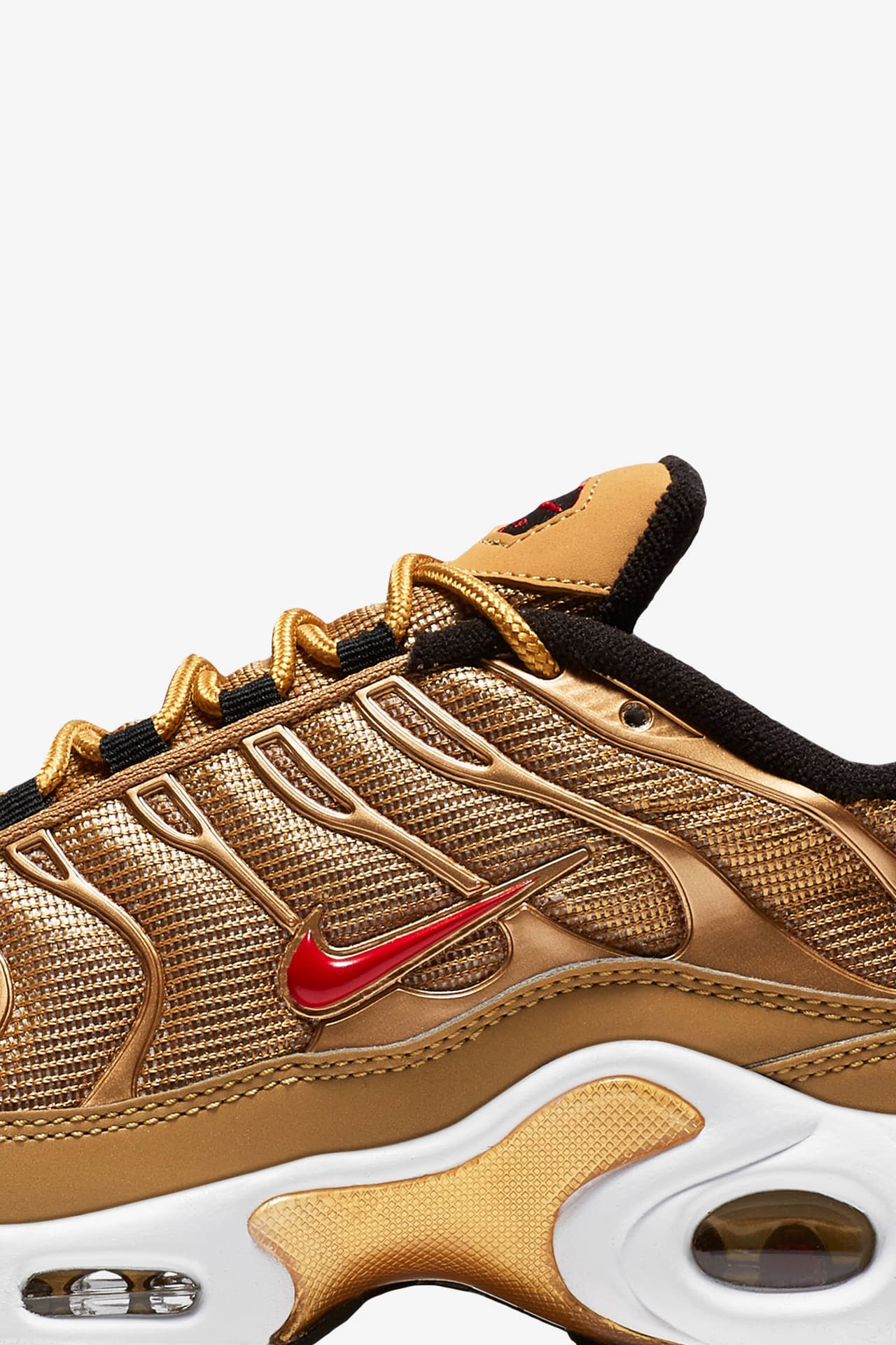 Nike air max plus gold womens on sale