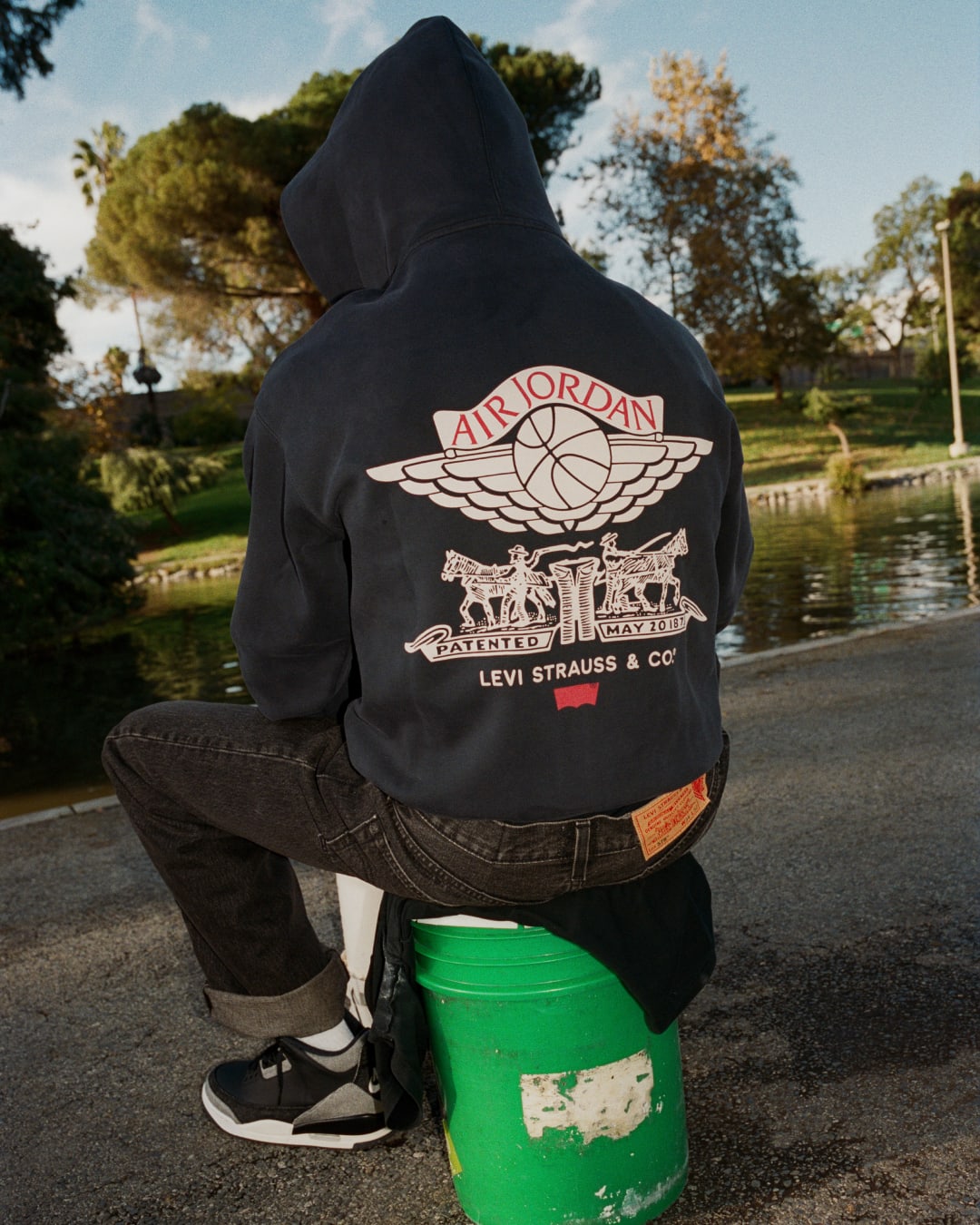 Fecha de lanzamiento de los Air Jordan 3 x Levi's® "Black and White" (IR0914-400)