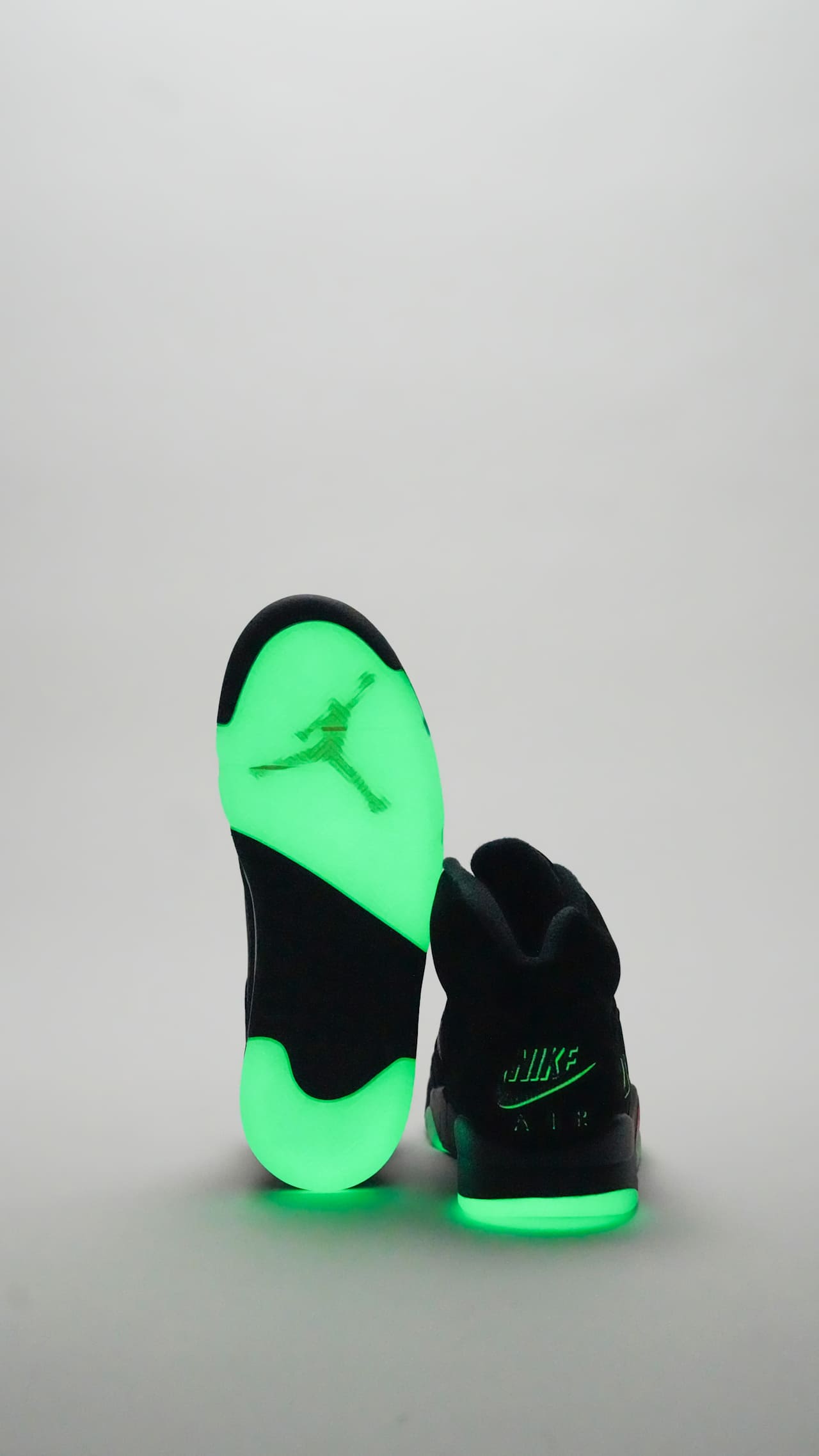 Air Jordan 5 "Halloween" 'Black and Picante Red' (HQ7978-001) 發售日期