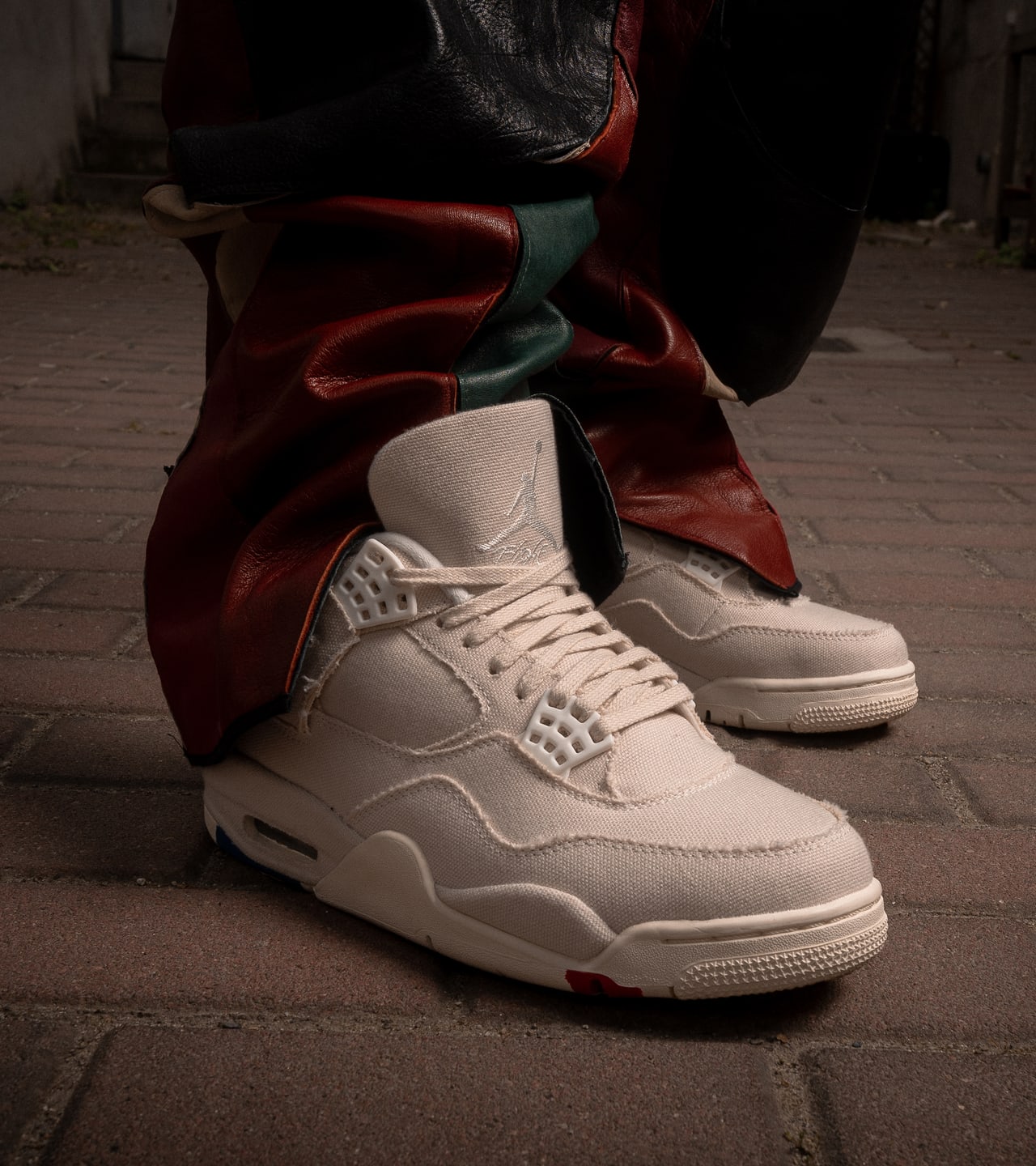 SNKRS Stili: AJ4 Blank Canvas - Allison Fullin