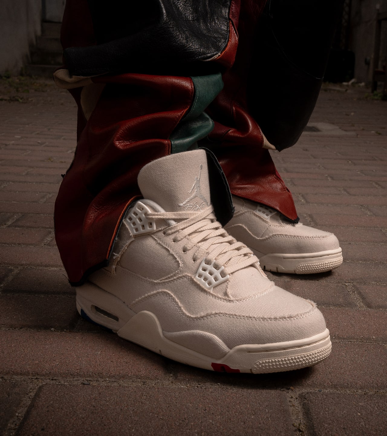 Styl SNKRS: AJ4 Blank Canvas – Allison Fullinová