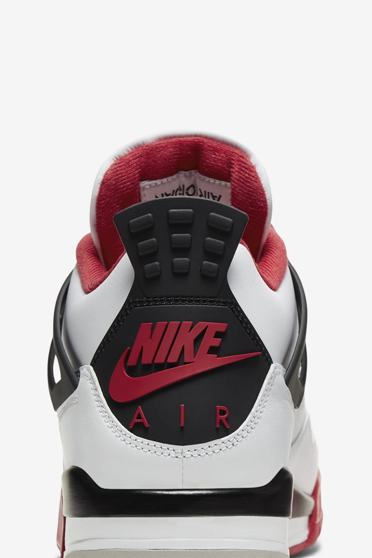 วันเปิดตัว Air Jordan 4 “Fire Red”