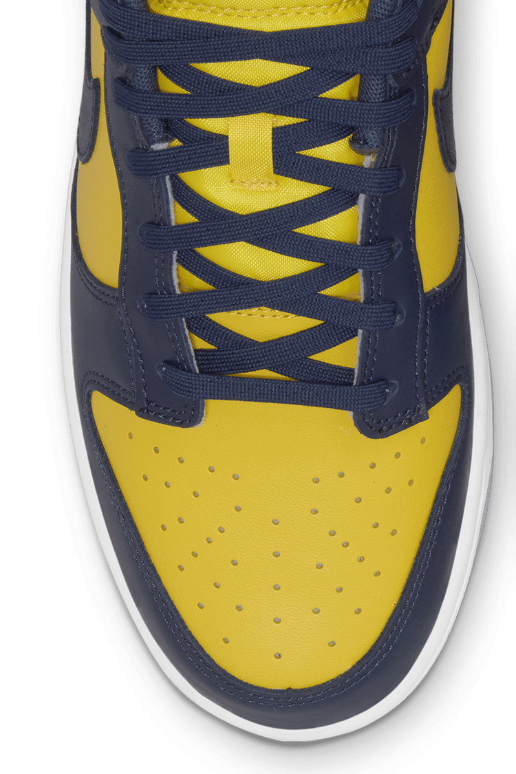 วันเปิดตัว Dunk Low “Varsity Maize”
