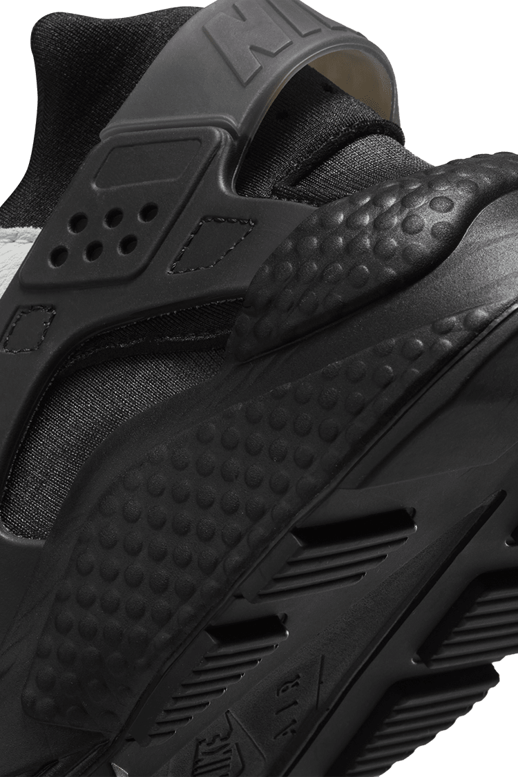 Air Huarache 'Black and White' (DD1068-109) Release Date