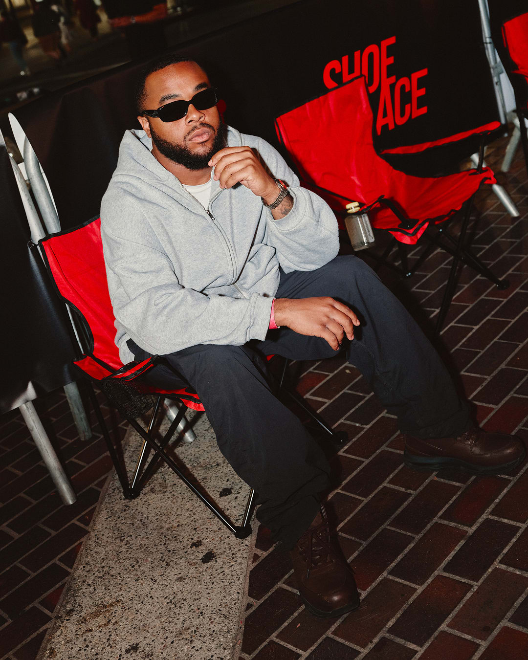 Street SNKRS: AJ4 "TORO BRAVO" X SHOE PALACE