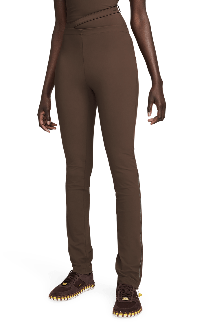 วันเปิดตัวคอลเลกชัน Nike x Jacquemus Bottoms Apparel