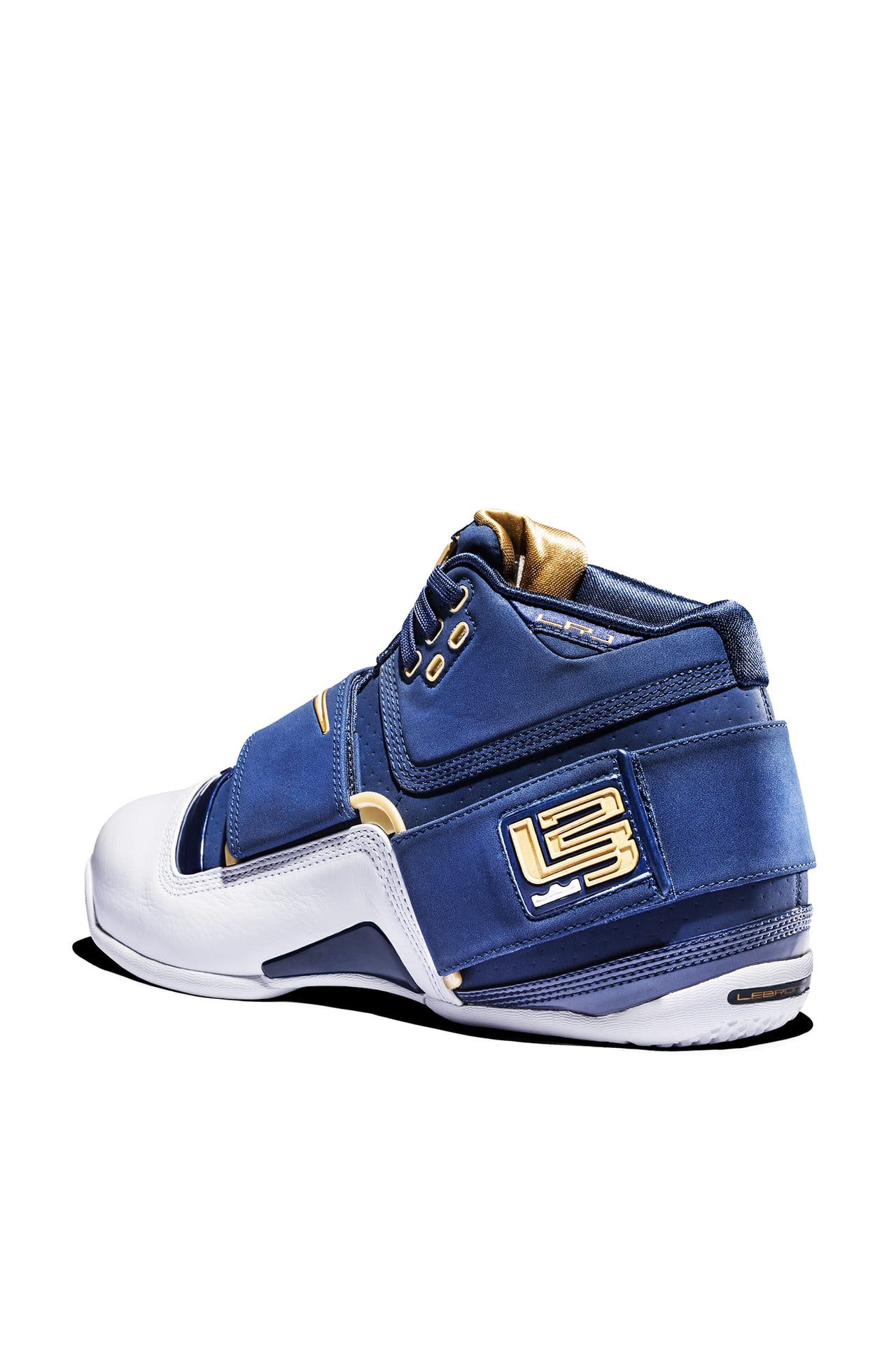 Pod pokličkou: LeBron Soldier 1
