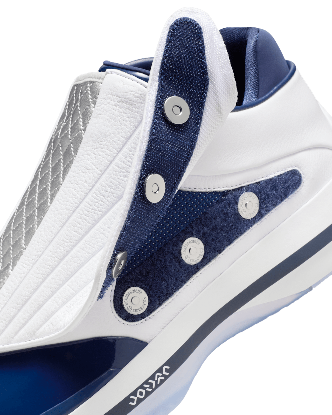 Fecha de lanzamiento de los Air Jordan 4016 "White and Midnight Navy" (IR2080-100)