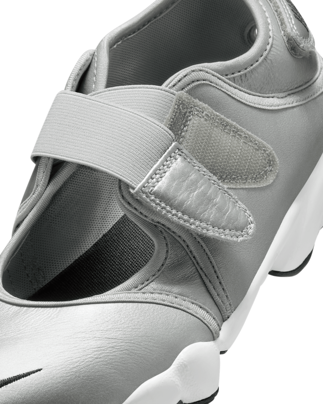 女款 Air Rift Leather 'Metallic Silver' (HM5737-003) 發售日期 