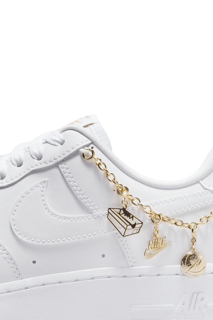 【NIKE公式】レディース エア フォース 1 'White Pendant' (DD1525-100 / WMNS AF 1 '07 LX)