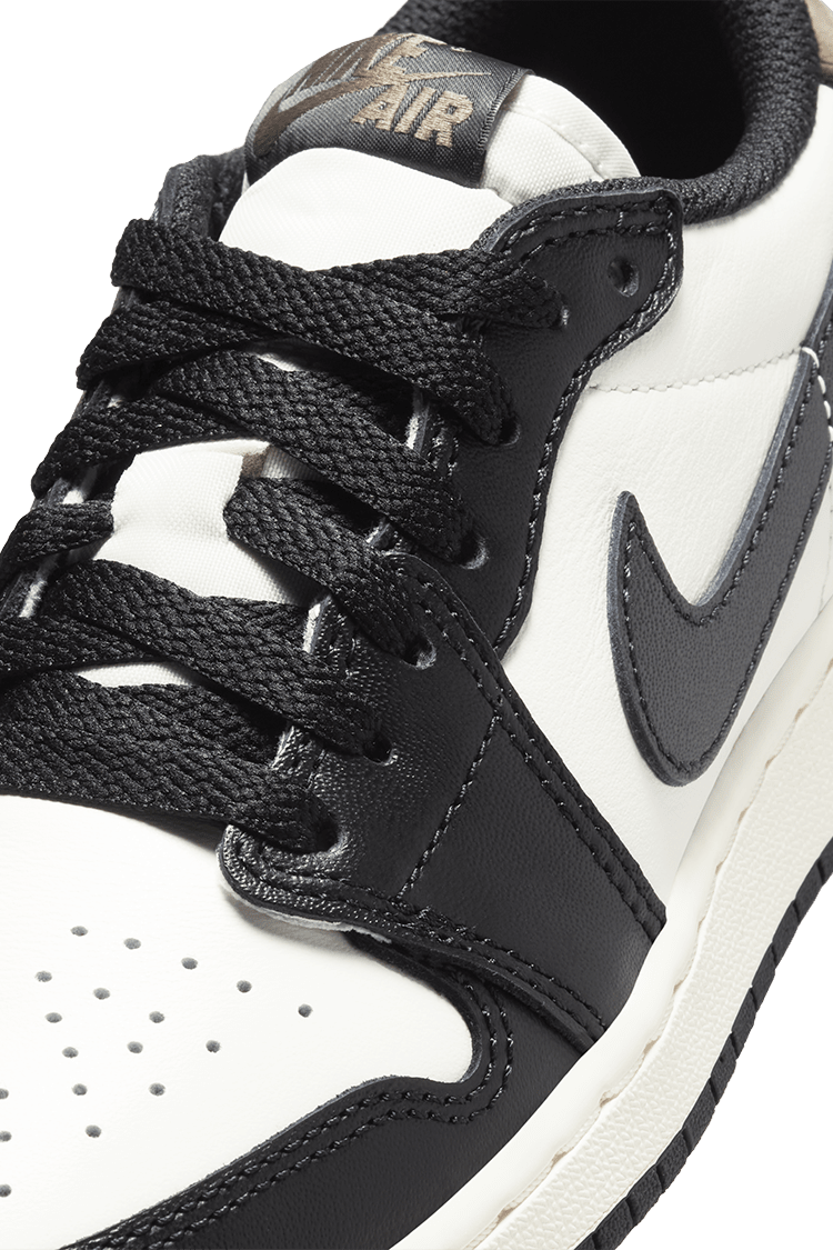 【NIKE公式】ジュニア エア ジョーダン 1 LOW OG 'Mocha' (CZ0858-102 AJ 1 RETRO LOW OG BG)