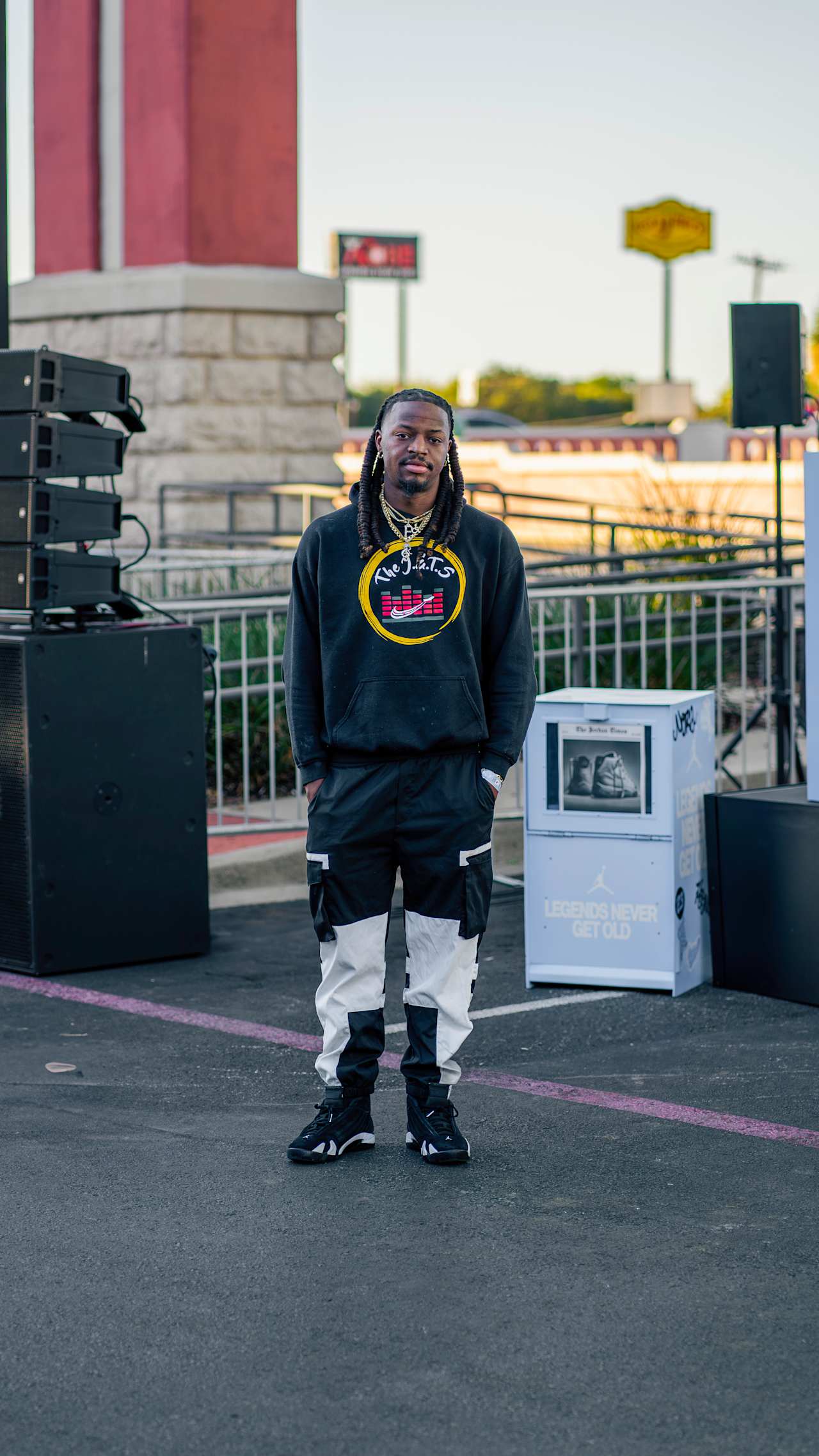 Street SNKRS：AJ11 'Legend Blue' 發售派對 