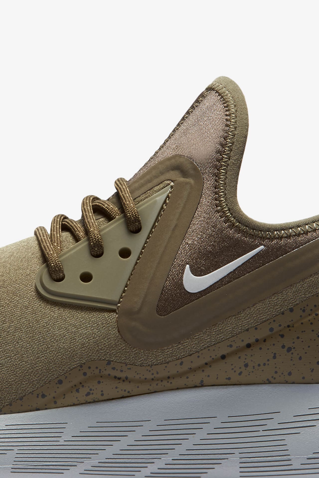 Nike LunarCharge Essential "Medium Olive" per a dona