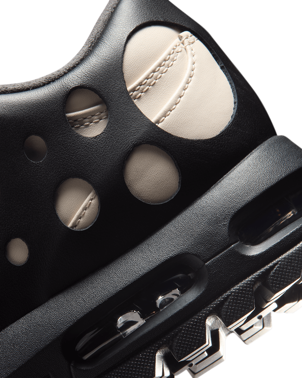 【NIKE公式】エア マックス ゴアドーム LOW 'Light Orewood Brown and Black' (R2174-100) 発売日