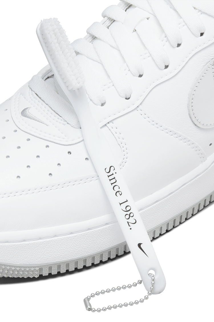 【NIKE公式】エア フォース 1 LOW 'Color of the Month' (DZ6755-100 / NIKE AF 1 LOW RETRO)