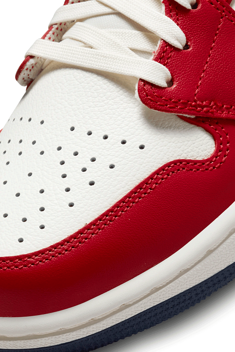 วันเปิดตัว Air Jordan 1 Mid SE ผู้หญิง 'Gym Red and Midnight Navy' (DQ7648-600)