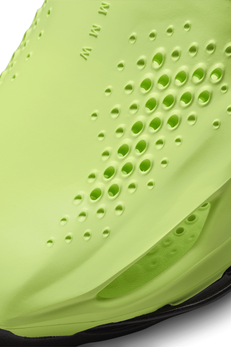 วันเปิดตัวรองเท้าแตะ 005 x MMW "Volt" (DH1258-700)