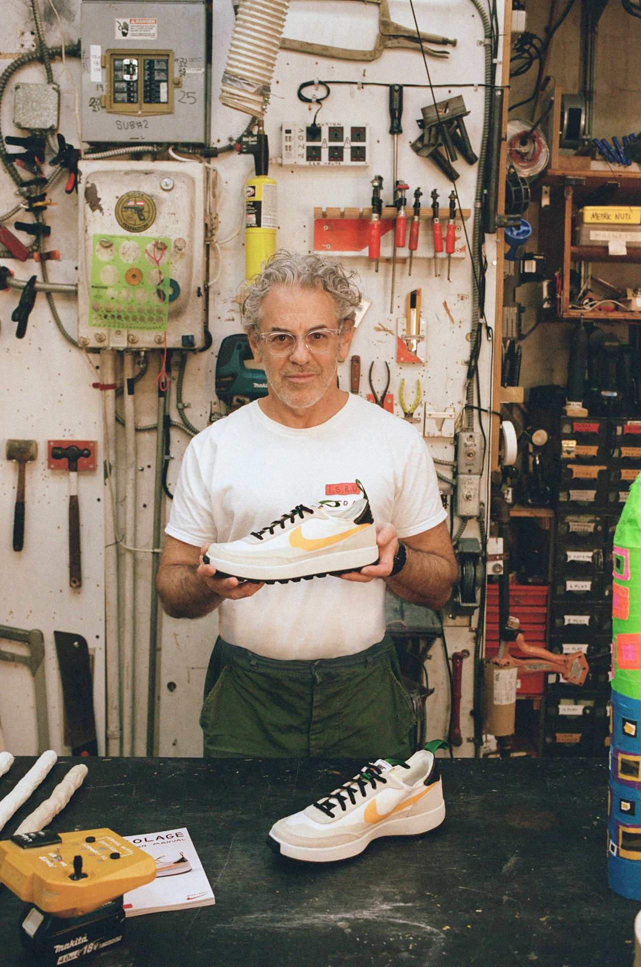 Tom Sachs GPS Bricolage – Narrativa