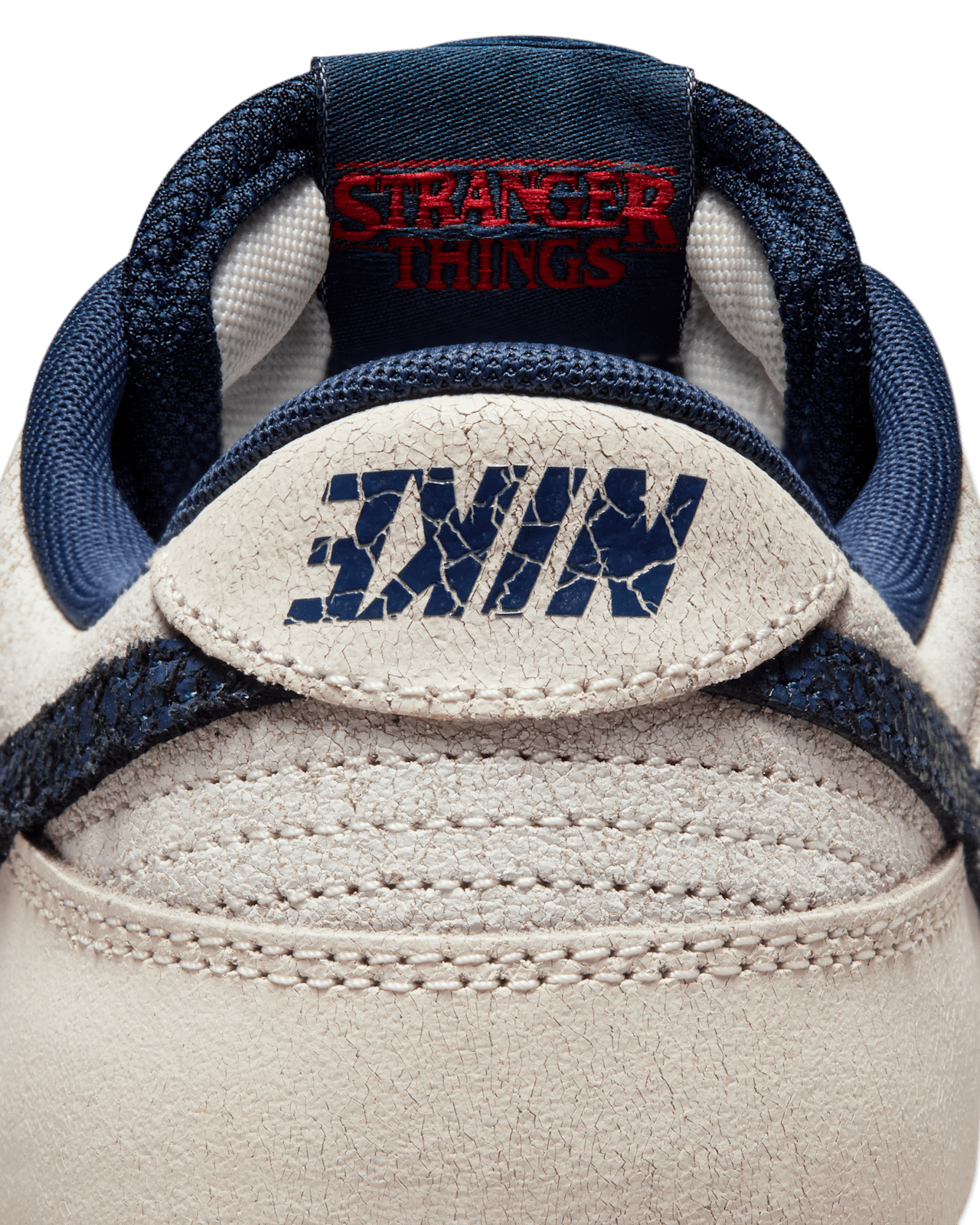Releasedatum för Dunk Low x Stranger Things "Phantom and Midnight Navy" (IH6766-001)