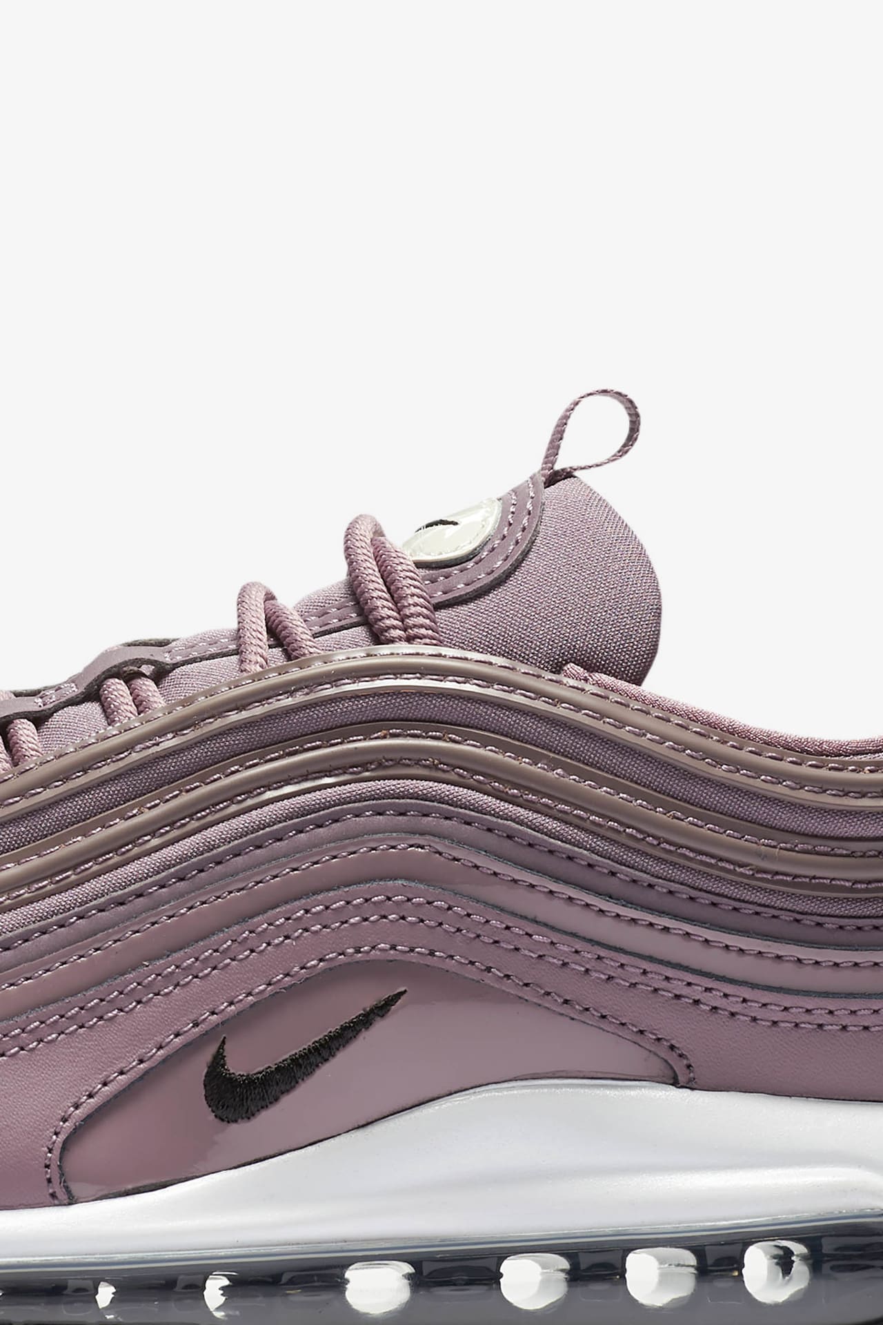 Fecha de lanzamiento de las Nike Air Max 97 Premium Taupe Grey Black para mujer. Nike SNKRS