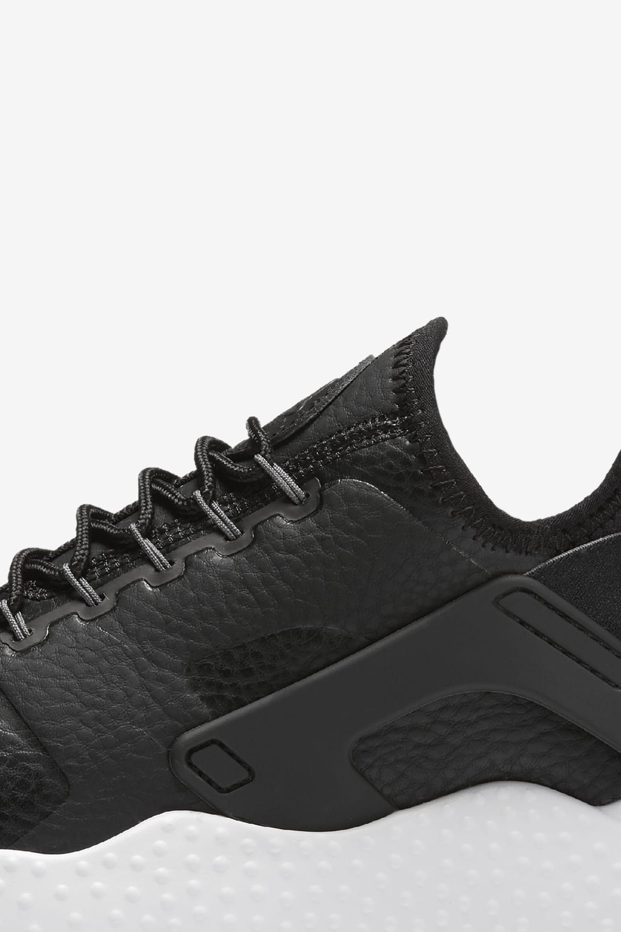 Nike Air Huarache Run Ultra Black White voor dames. Nike SNKRS