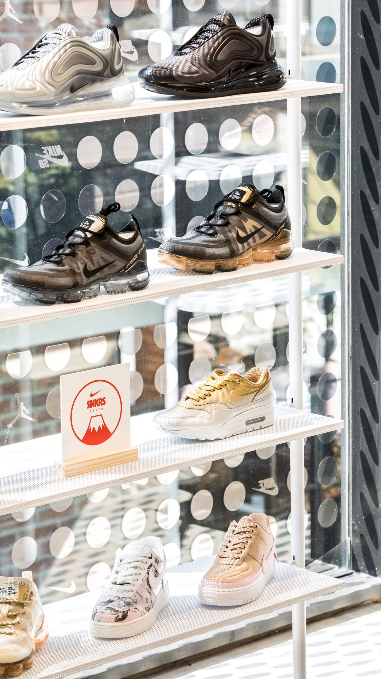 【NIKE公式】ONE YEAR OF SNKRS: Nike Kicks Lounge Omotesando