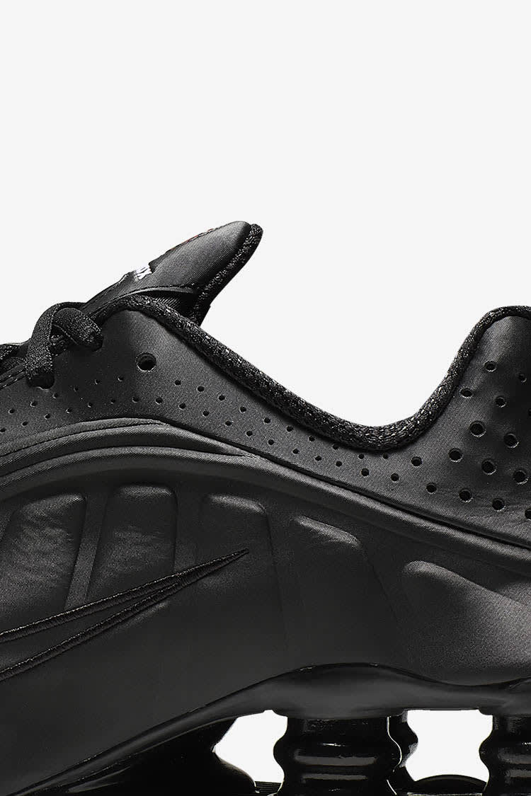 【NIKE公式】ショックス R4 'Black' (AR3565-004 / NIKE SHOX R4)