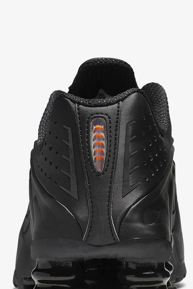 【NIKE公式】ショックス R4 'Black' (AR3565-004 / NIKE SHOX R4)