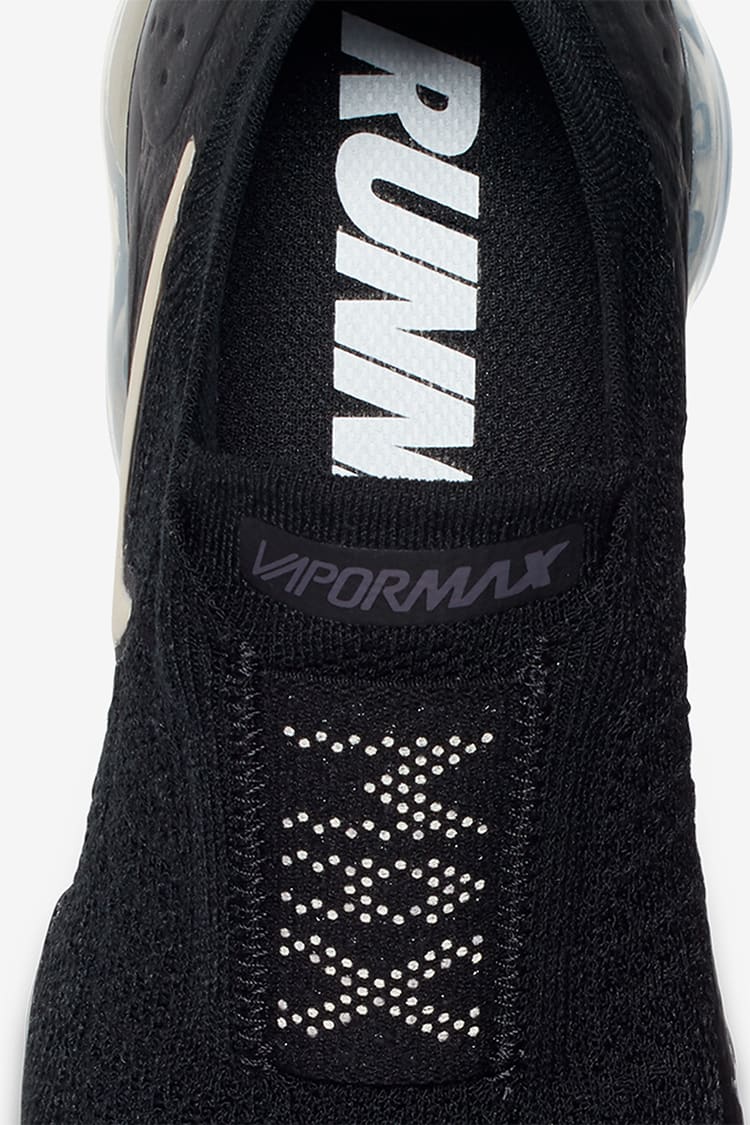 Nike air vapormax flyknit moc 2 black and white best sale