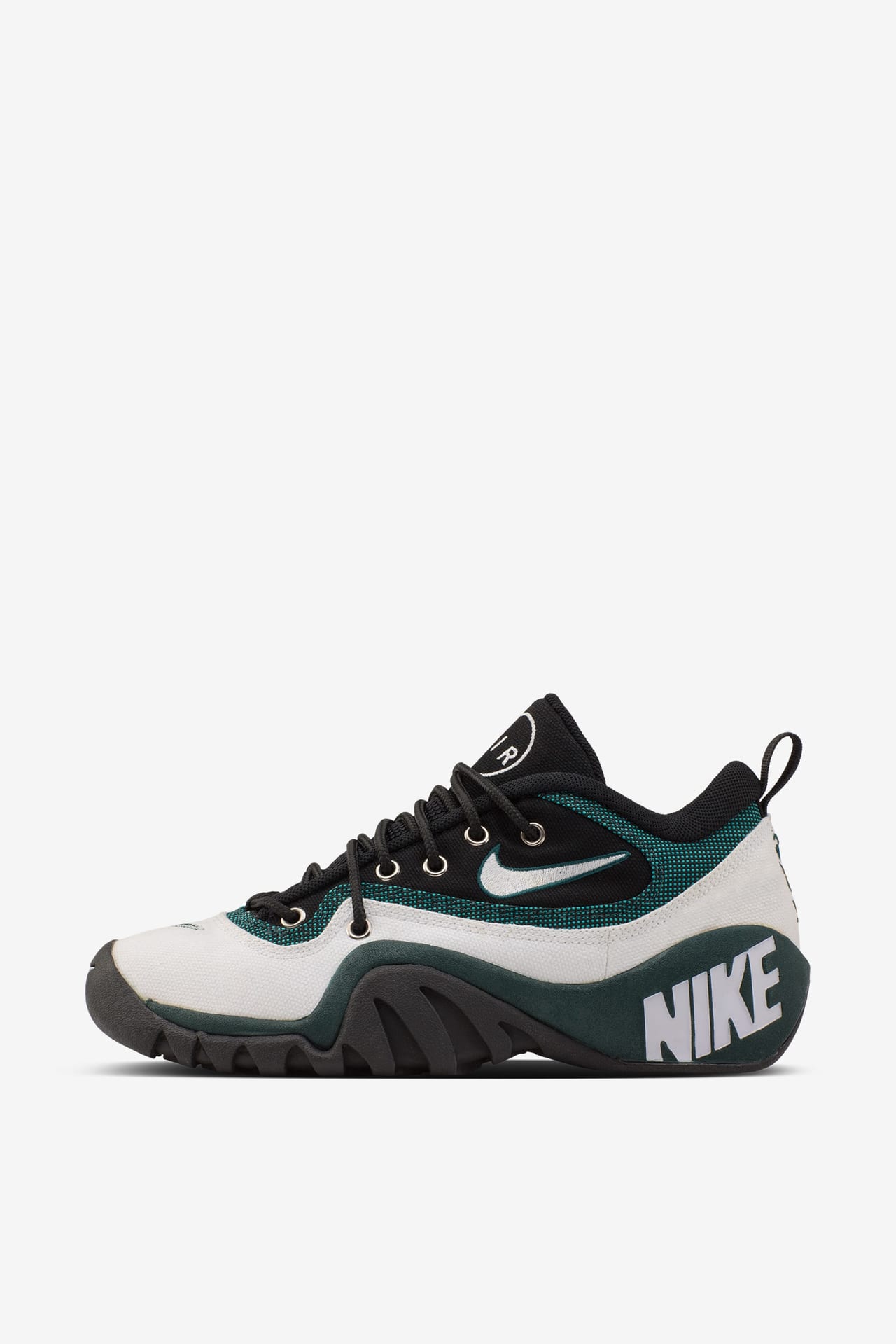 Στα άδυτα των sneaker: Outdoor Hoops