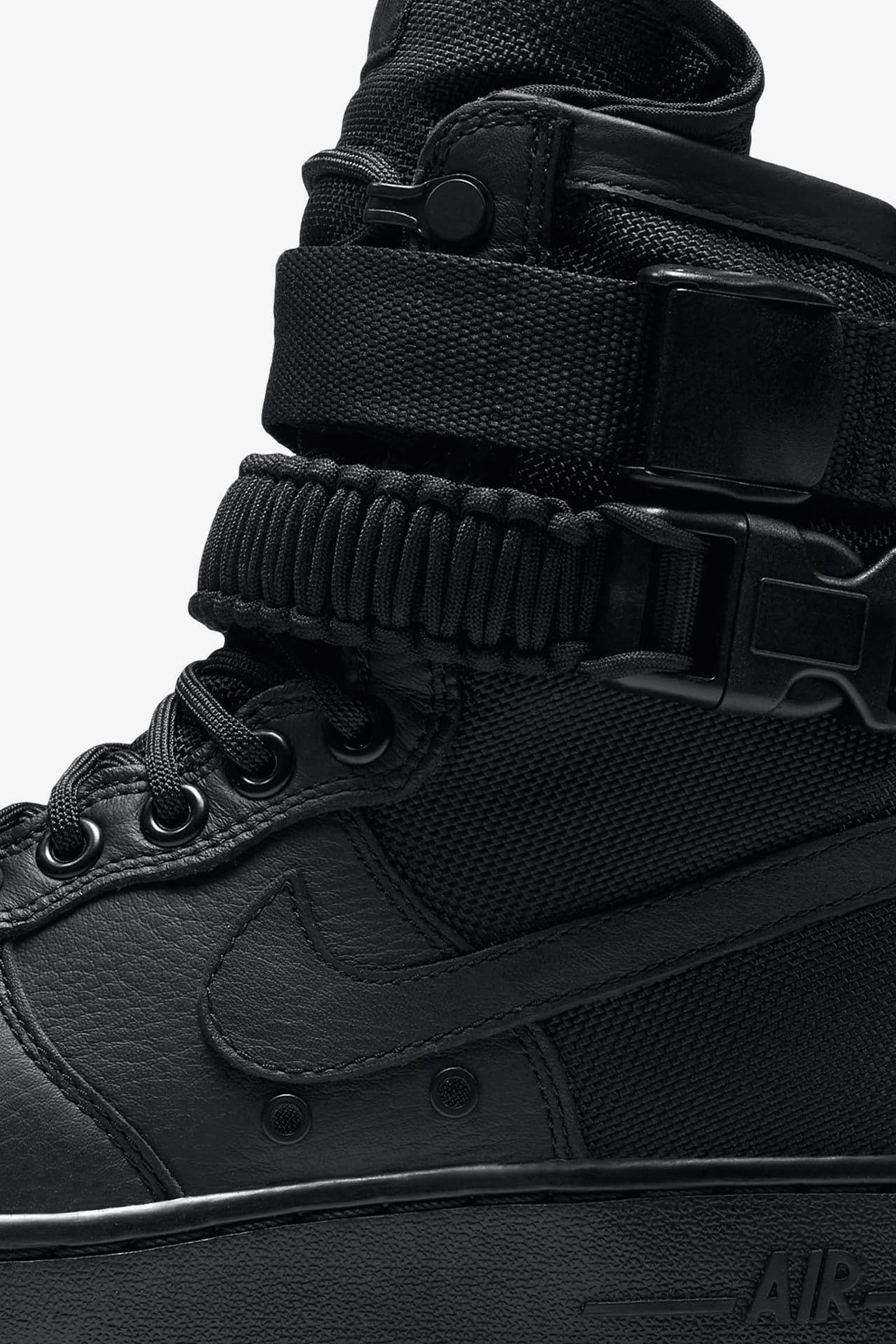 Nike SF AF 1 Triple Black fur Damen Erscheinungsdatum. Nike SNKRS