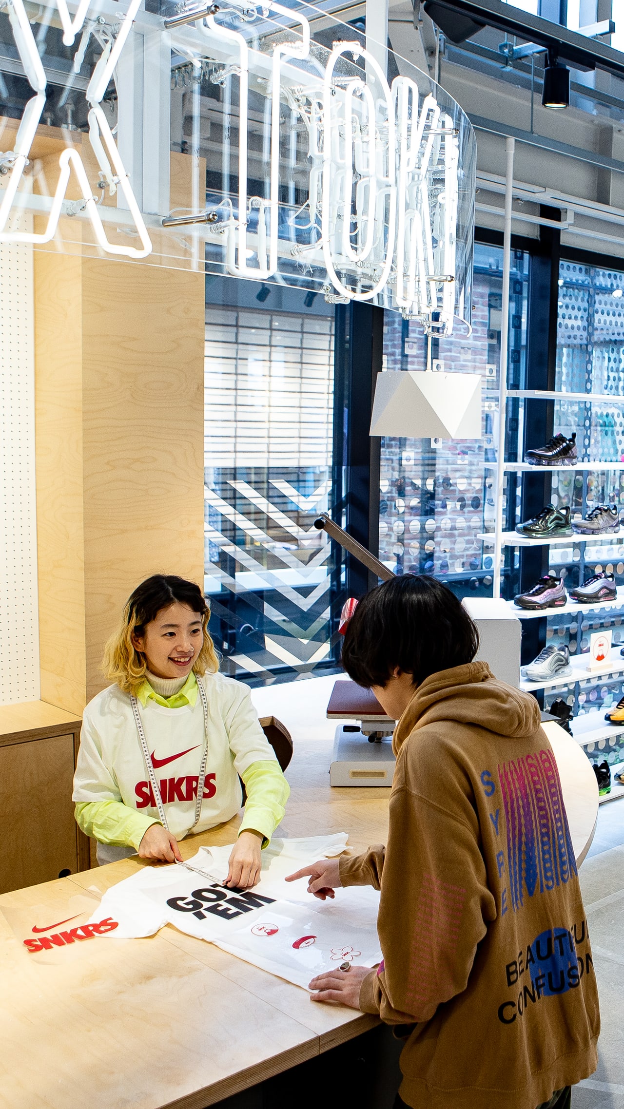 【NIKE公式】ONE YEAR OF SNKRS: Nike Kicks Lounge Omotesando