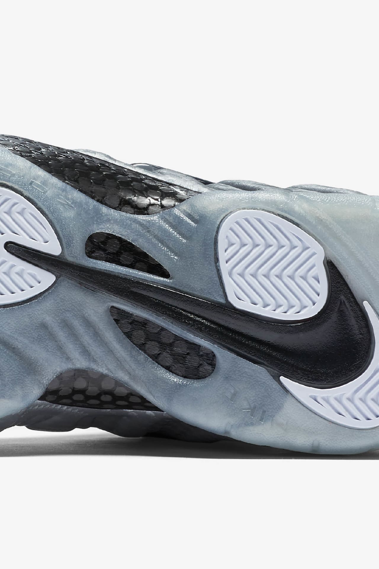 Metallic silver foamposite pro online