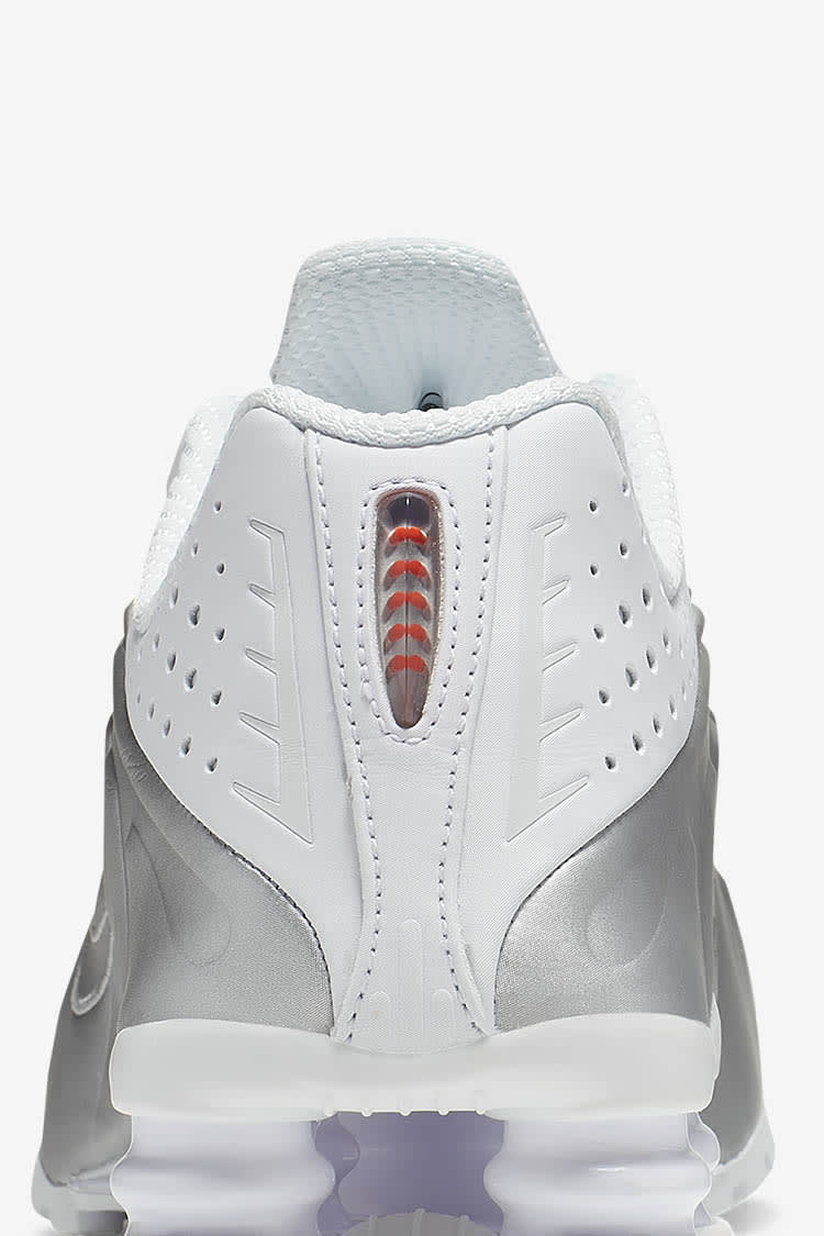 【NIKE公式】ショックス R4 'White and Metallic Silver' (AR3565-101 / NIKE SHOX R4)