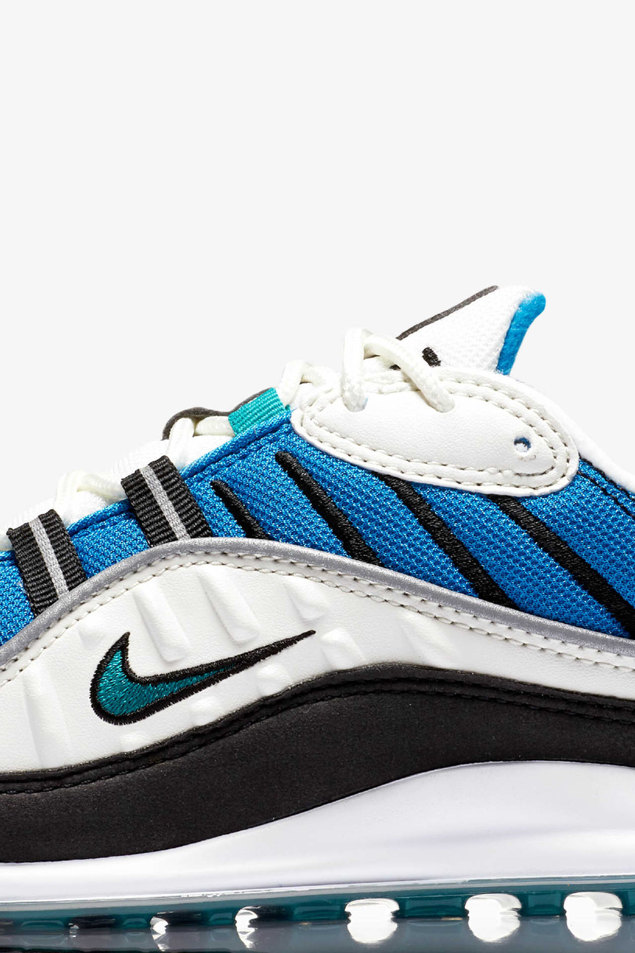 NIKE 98 Radiant Emerald Blue Nebula AH6799 106 AM98 Nike SNKRS