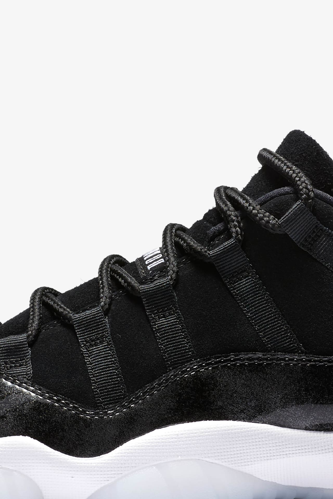 Jordan retro 11 black and white release date hotsell