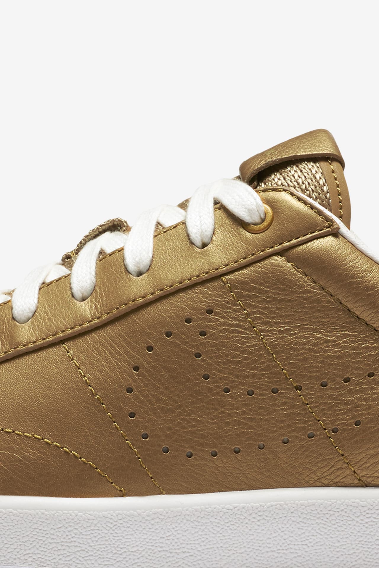 NikeCourt Tennis Classic Ultra Gold Leather Nike SNKRS