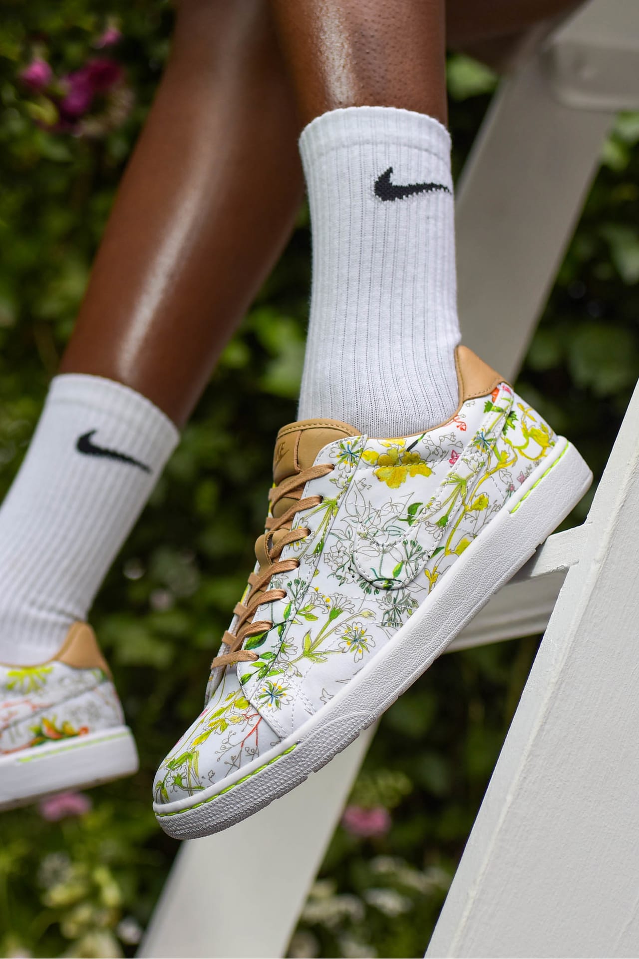 Kolekce NikeCourt x Liberty: Dawn Meadow