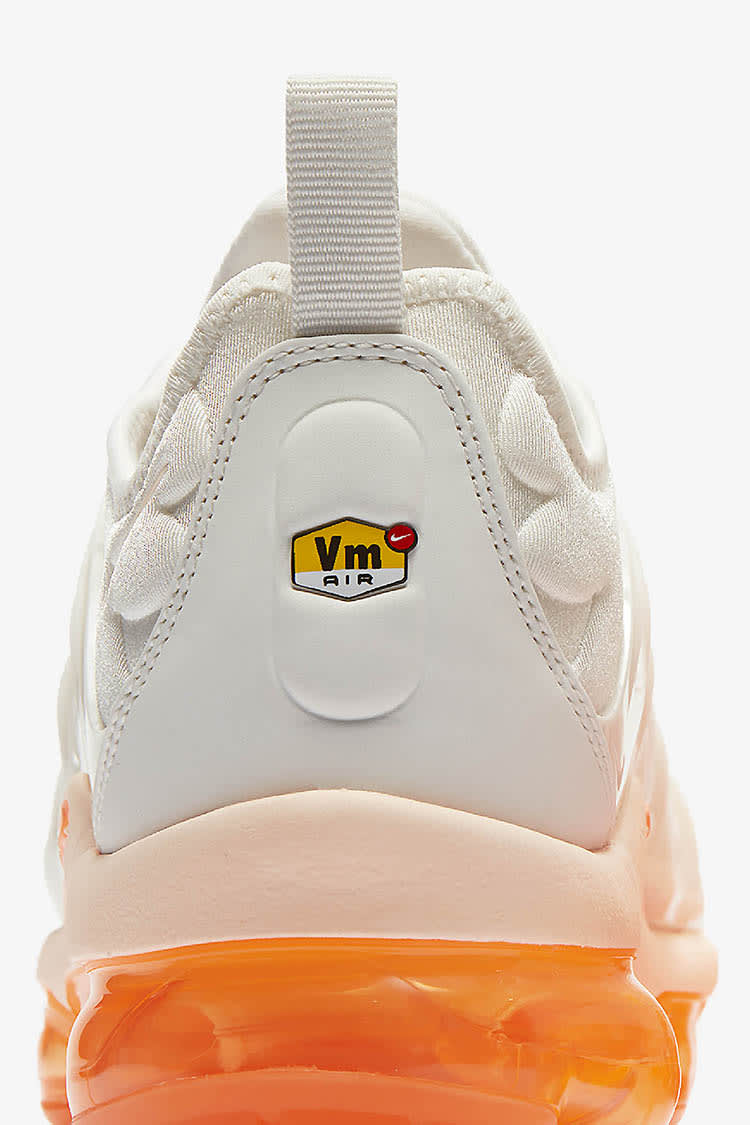 Nike air vapormax plus creamsicle wmns best sale