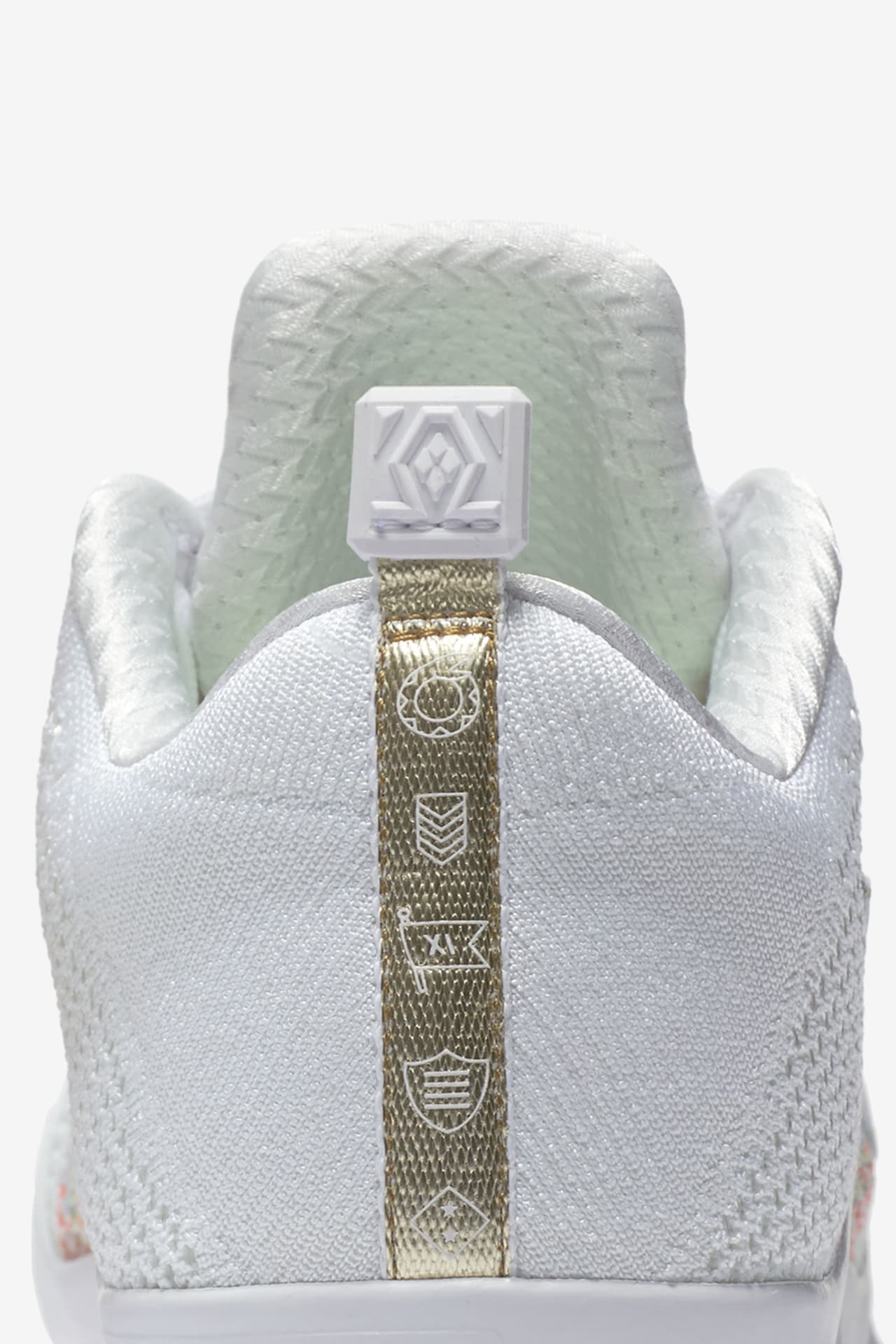 Nike Kobe 11 'White Horse' Release Date