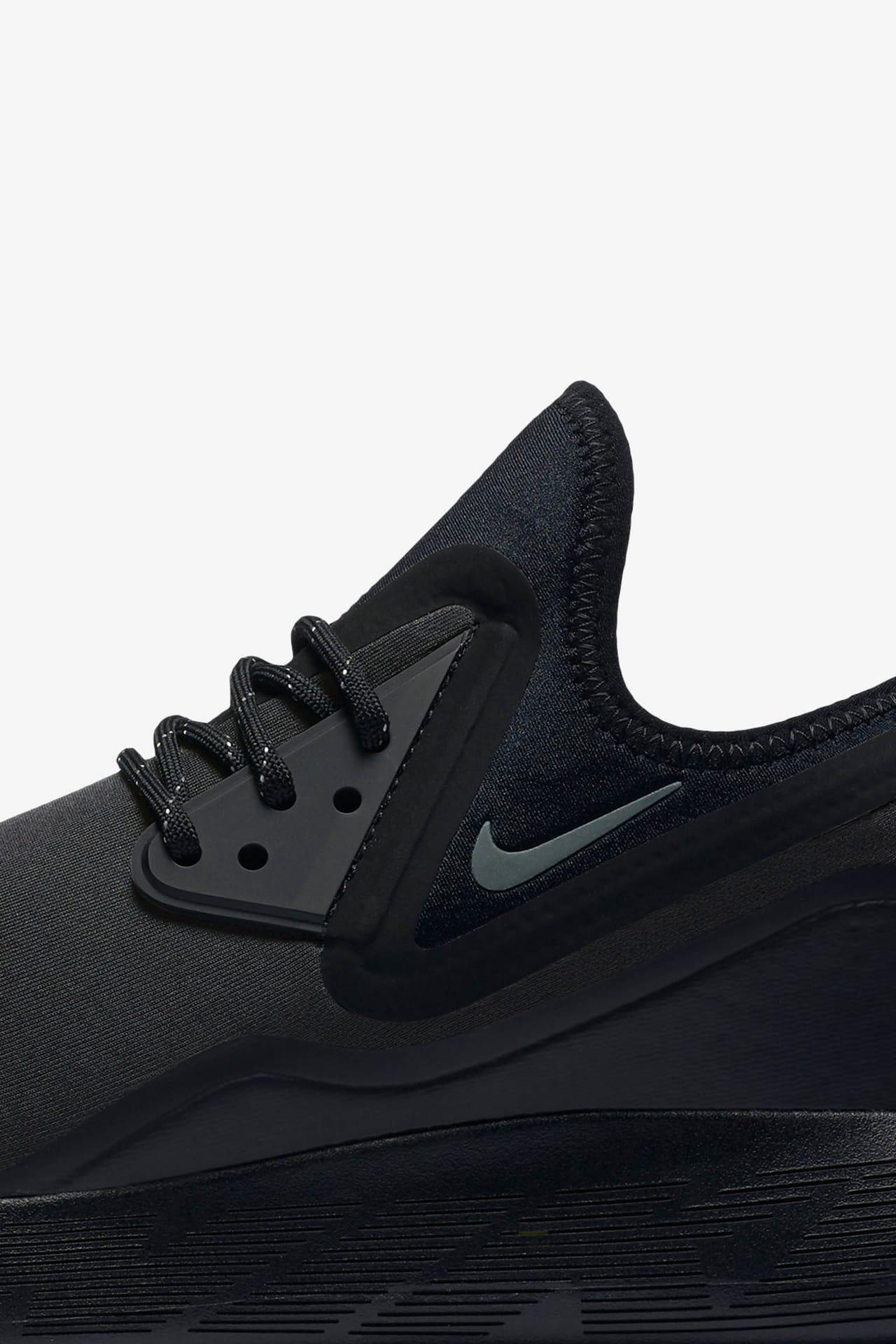 Nike LunarCharge Essential Triple Black Nike SNKRS